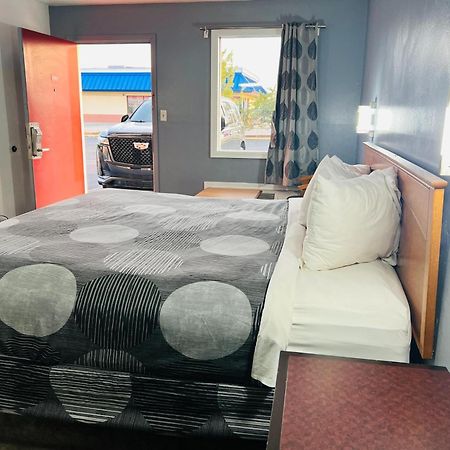 Relax Inn Marshall Bagian luar foto